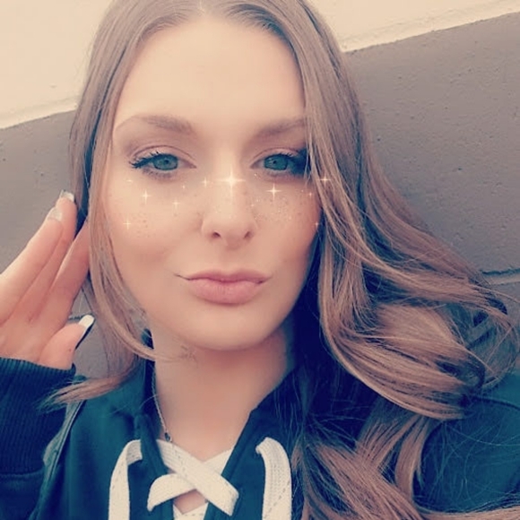 Meet your Posher, Leah - Picture 2 of 6